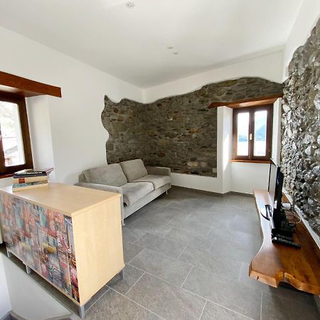 Independent Stone House With Lake View Musso Zewnętrze zdjęcie