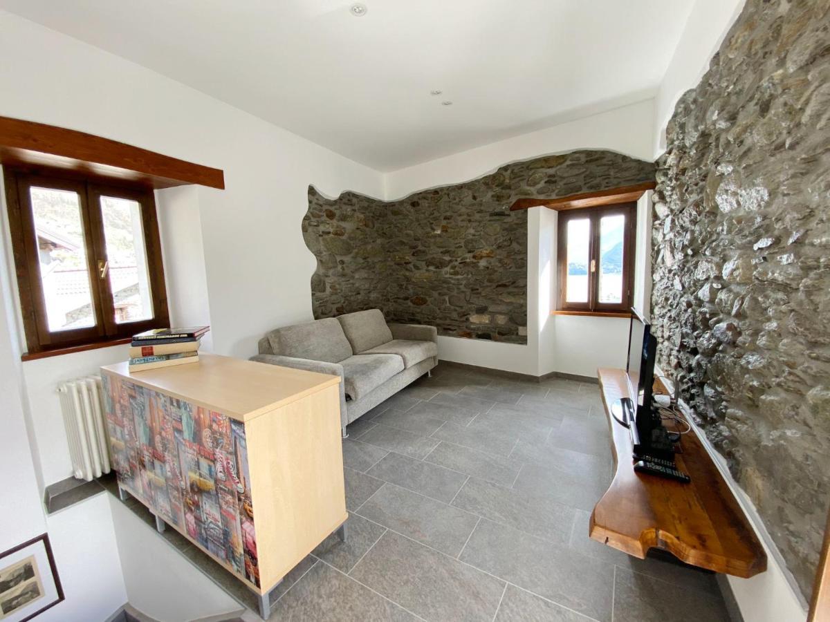 Independent Stone House With Lake View Musso Zewnętrze zdjęcie