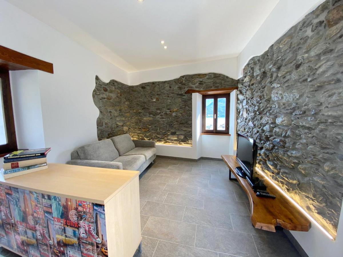 Independent Stone House With Lake View Musso Zewnętrze zdjęcie