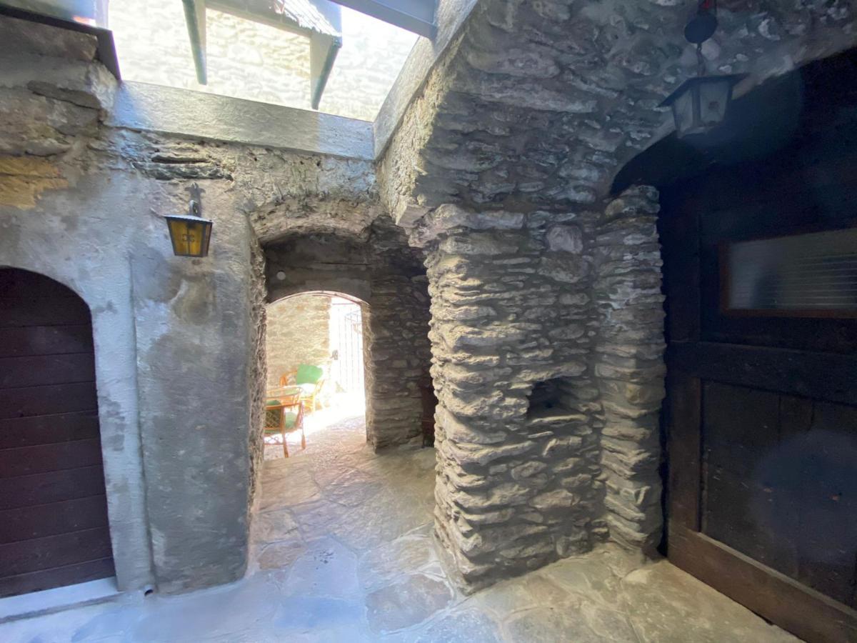 Independent Stone House With Lake View Musso Zewnętrze zdjęcie