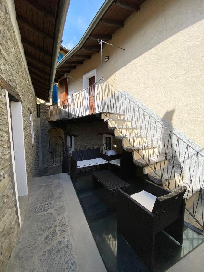 Independent Stone House With Lake View Musso Zewnętrze zdjęcie