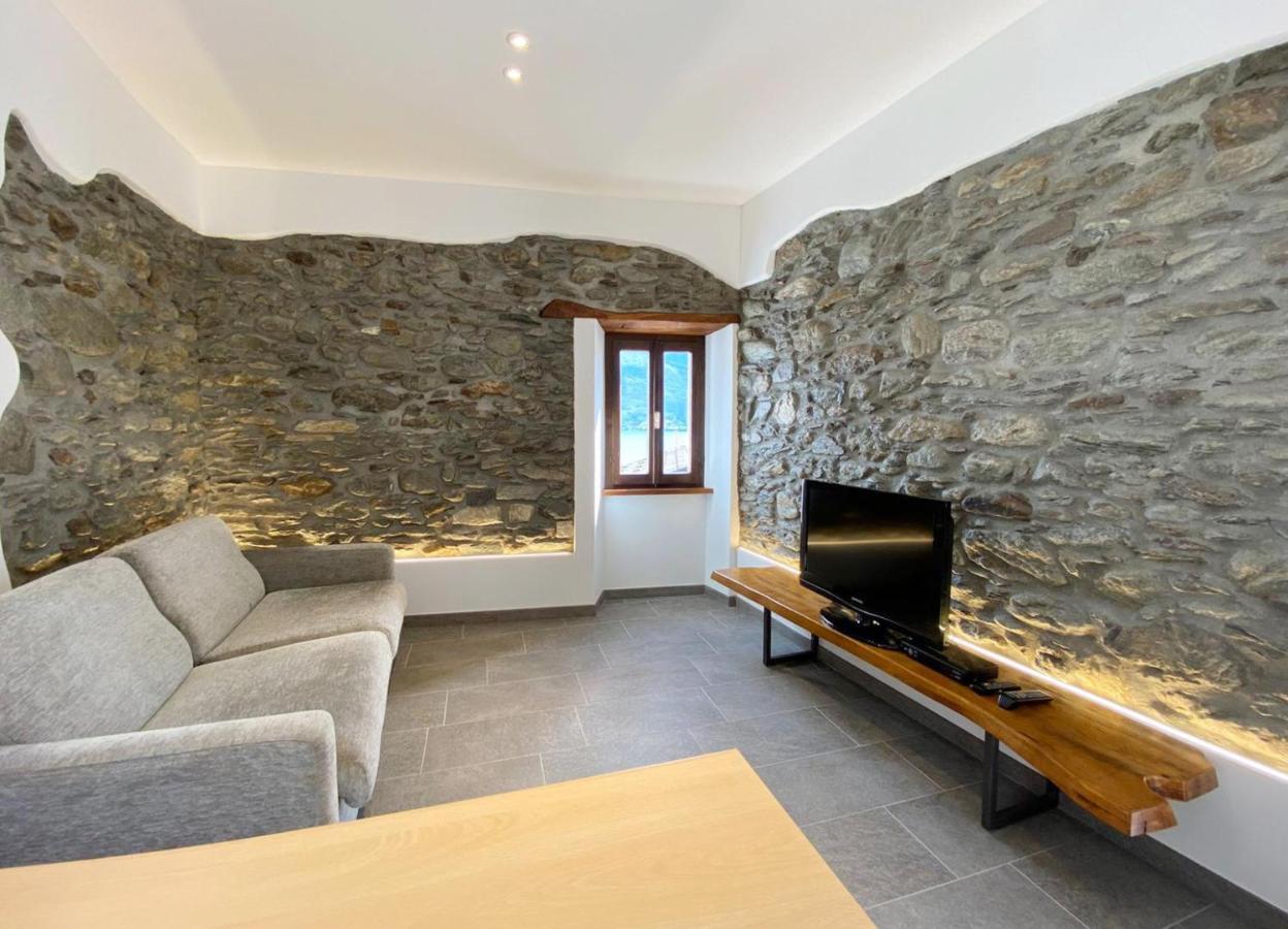Independent Stone House With Lake View Musso Zewnętrze zdjęcie